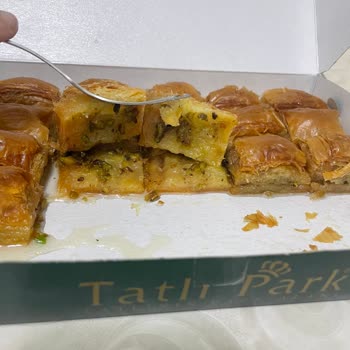 İçi Boş Fıstıklı Baklava Şikayeti