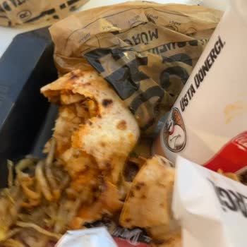 Ankamall Usta Döner’de Yanık Tavuk Ve Küflenmiş Patates: Hijyen İhlali Ve Personel İlgisizliği