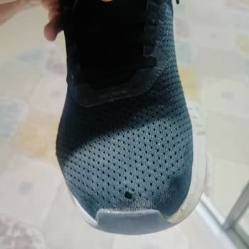5 Ayda Yırtılan Reebok Ayakkabı, FLO Mağazasının Ret Kararıyla Hayal Kırıklığı