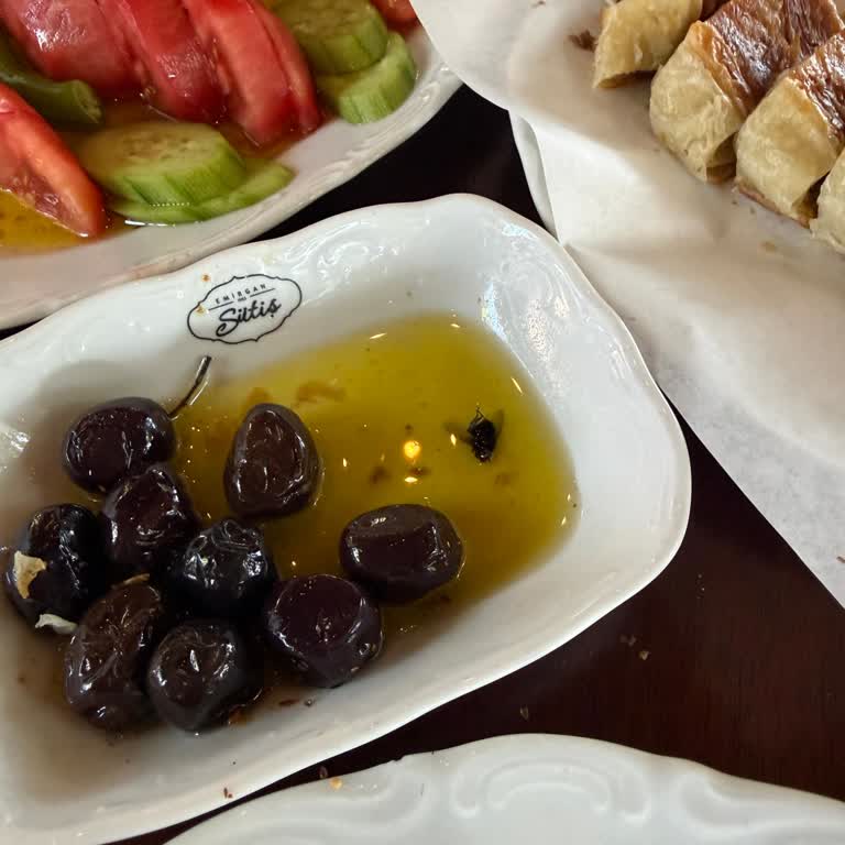 Kara Sinekli Zeytin Ve Hijyen Sorunu Bayram Kahvaltısını Mahvetti