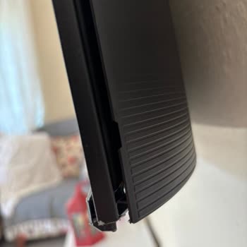 Montajda Hasar Gören Samsung TV İçin Ücretsiz Onarım Ya Da Değişim Talebi