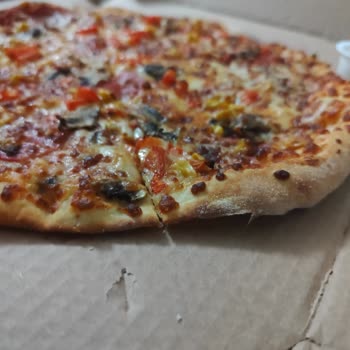 Büyük Boy Klasik Hamur Pizza Yerine İnce Hamur Gönderildi
