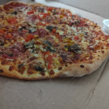 Büyük Boy Klasik Hamur Pizza Yerine İnce Hamur Gönderildi