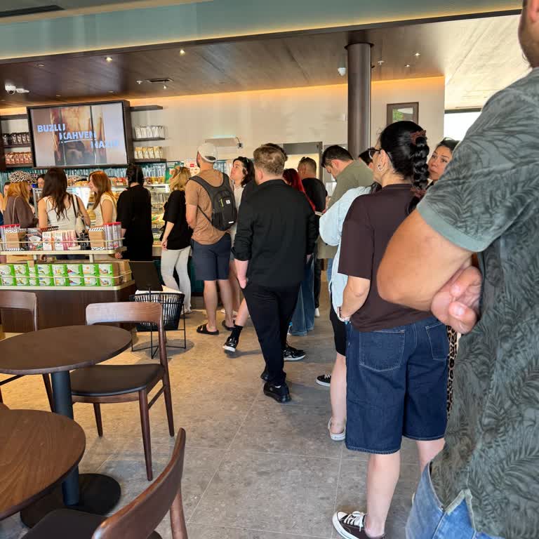 Starbucks Şubesinde İnternet Sorunu Ve Çözüm Sunulmaması