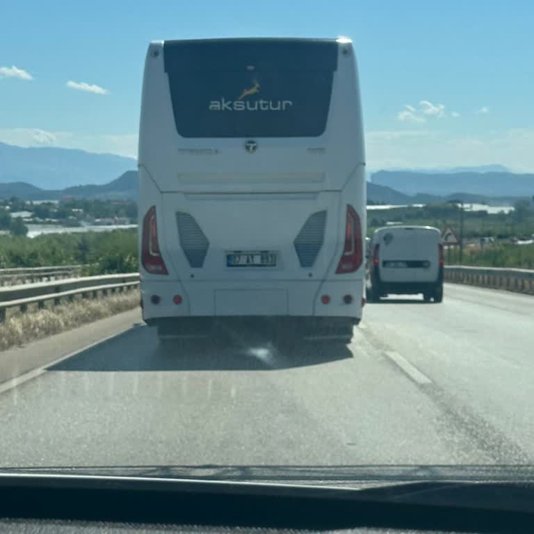 Aksu Tur Antalya Şoförünün Tehlikeli Sürüşü Çocuğum Ve Benim Hayatımızı Tehlikeye Attı