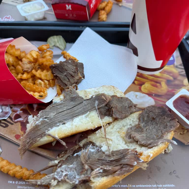 Niğde Merkez Arby's Şubesinde Kalın Et Ve Kötü Koku, Sağlık Riski Ve İade Talebi