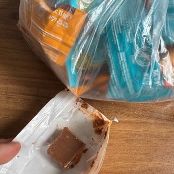 Kahve Dünyası Açık Paket Ve Yarım Çikolata