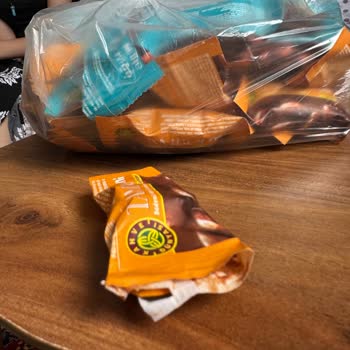 Kahve Dünyası Açık Paket Ve Yarım Çikolata