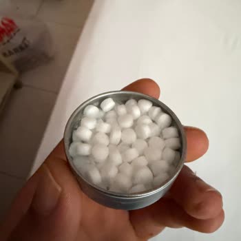 Opet Markette Areka Mint Şekeri Bozuk Ve Tüylenmiş