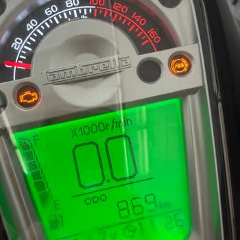 Garanti Kapsamında Far Çerçevesi Çatlaklarının Tekrarı Ve Sürekli Servis Gecikmesi