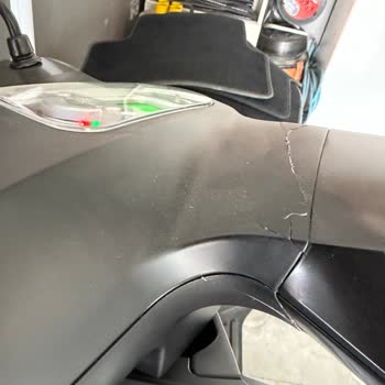 Garanti Kapsamında Far Çerçevesi Çatlaklarının Tekrarı Ve Sürekli Servis Gecikmesi