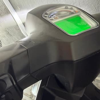Garanti Kapsamında Far Çerçevesi Çatlaklarının Tekrarı Ve Sürekli Servis Gecikmesi