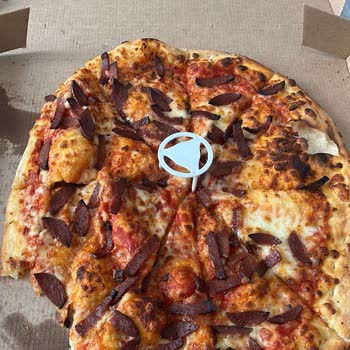 Deforme Dilimli, Tadı Kötü Pizza Ve Ciddiyetsiz Müşteri Yanıtı