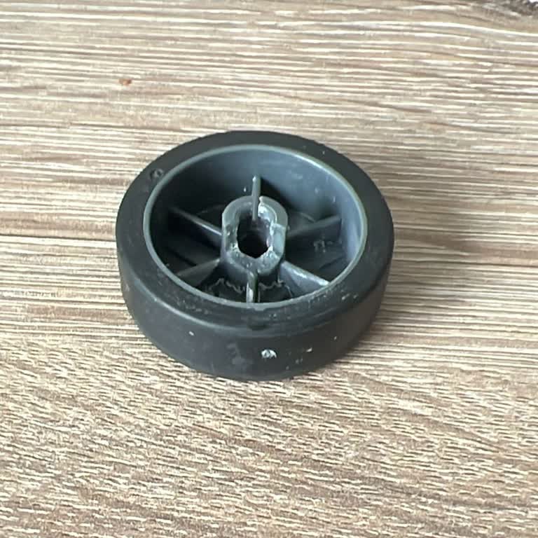 Philips Aquatrio 9000 Süpürge Tekerlek Parçası Kırıldı, Garanti Kapsamında Yedek Parça Bulunamıyor