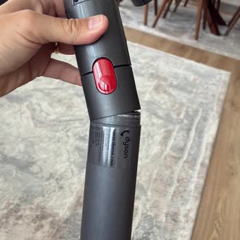 Dyson Süpürge Boru Birleşiminde Kırılma Ve Destek Eksikliği