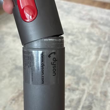 Dyson Süpürge Boru Birleşiminde Kırılma Ve Destek Eksikliği