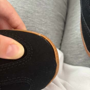 İnstagram'dan Alınan Ayakkabının Etiketi Koptu, İade Bekliyor Ve Satıcıyla İletişim Kesildi