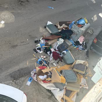 9014 Sokakta Çöp Birikimi Ve Belediye Cevap Vermiyor