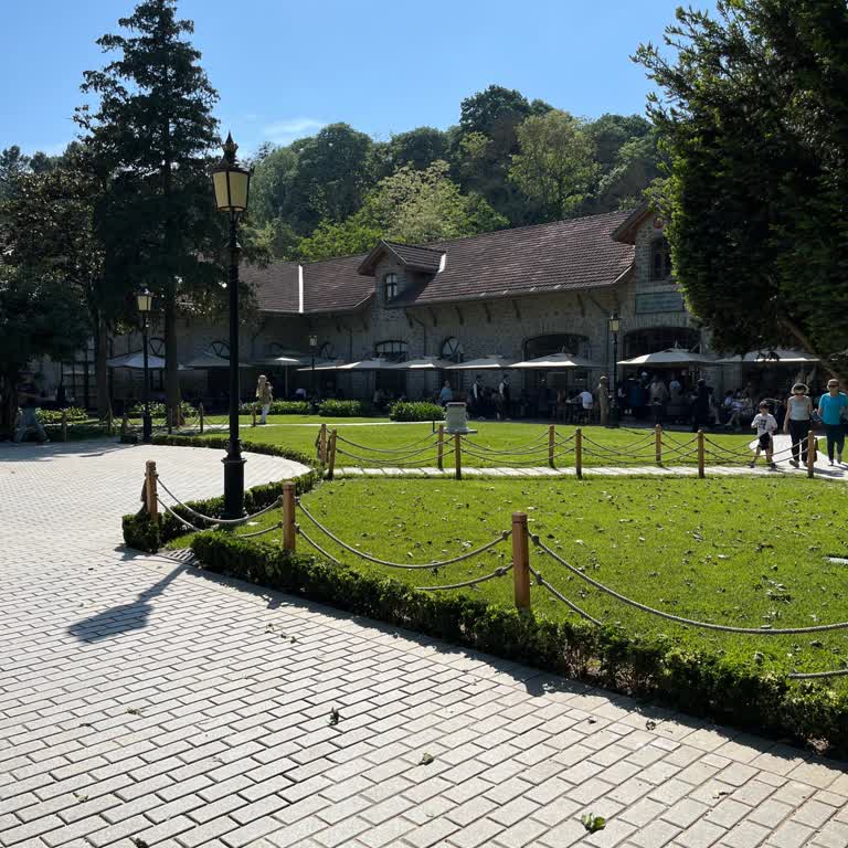Beykoz Billur Ve Cam Müzesi Müşteriye Tamamen Personelin Keyfine Göre Muamele Edilen Bir Yaklaşım