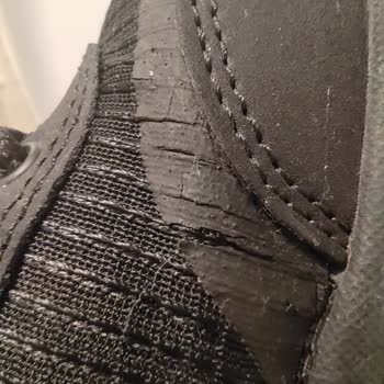 Skechers Ayakkabısında Çatlama Ve Su Girişi, Mağaza Ve Müşteri Hizmetlerinden Reddedilen Talep