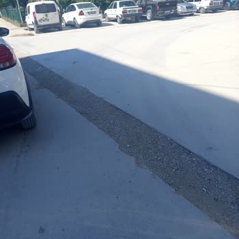 Murat Lojistik Araçının Kontrolsüz Kavşak Girişi Neredeyse Kaza Neden Oldu