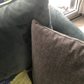 Enza Home’da Koltuk Ayak Dengesizliği Ve Yanlış Renk Kırlentler Hemen Çözülmeli
