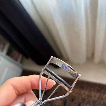 Kirpiklerim Kesildi, Yedek Lastik Sürekli Yerinden Çıkıyor