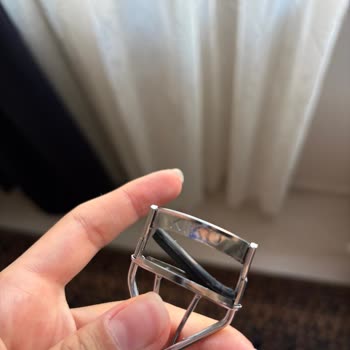 Kirpiklerim Kesildi, Yedek Lastik Sürekli Yerinden Çıkıyor