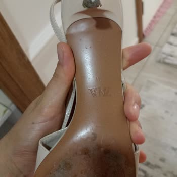 Zara Topuklu Ayakkabısının Kısa Sürede Parçalanması