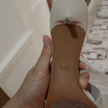 Zara Topuklu Ayakkabısının Kısa Sürede Parçalanması