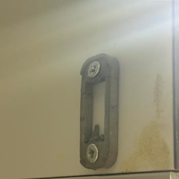 Samet A.Ş Katlanır Kapak Mekanizması Düşüyor Ve Bağlantı Noktası Kırıldı