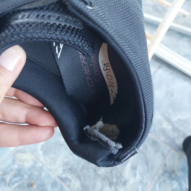 Ayıplı Skechers Ayakkabıda İç Yırtılma Ve Değişim İsteği