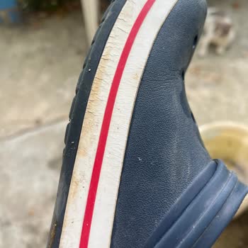 Crocs Terliği Bir Yılda Çatladı, Değişim Talebi