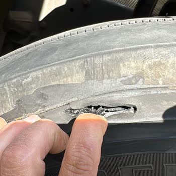 Erken Patlayan Petlas Lastiği Güvenliğimi Sarsıyor