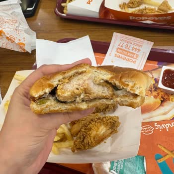 Popeyes Maxi X Large Menüsünün Boyut Ve İçerik Açısından Aldatıcı Olması