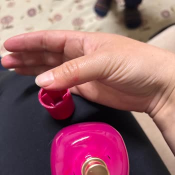 Sour Chery Parfümü Kıyafet Ve Ciltte Pembe Lekeler Bırakıyor