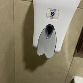 Burger King'de Çalışanların Küfürlü Tutumu Ve Tuvalette Sabun Yokluğu