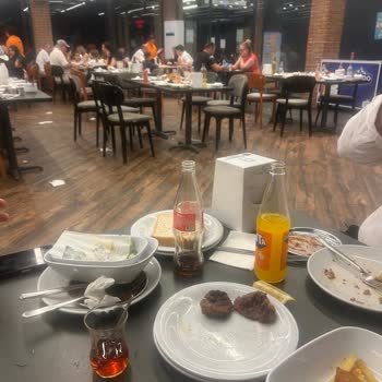 Köfteci Yusuf Serik Şubesinde Pişmemiş Köfte Ve Hijyen Sorunları Personel Umursamazlığı