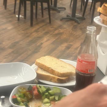 Köfteci Yusuf Serik Şubesinde Pişmemiş Köfte Ve Hijyen Sorunları Personel Umursamazlığı
