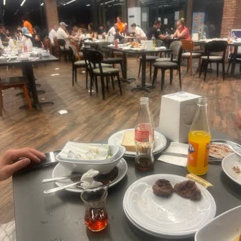 Köfteci Yusuf Serik Şubesinde Pişmemiş Köfte Ve Hijyen Sorunları Personel Umursamazlığı