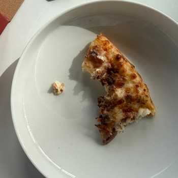 Pizza Bulls Şerifali Şubesinde Pizza İçinde Sakız Bulunması Ve İade Talebi