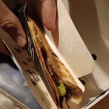 Burger 242'de Taco Görseli Müşteriyi Yanıltıyor