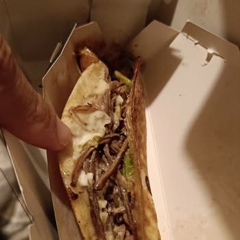 Burger 242'de Taco Görseli Müşteriyi Yanıltıyor