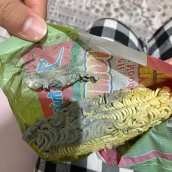 Küflü Noodle Ürünü Ve Firmadan Cevapsızlık