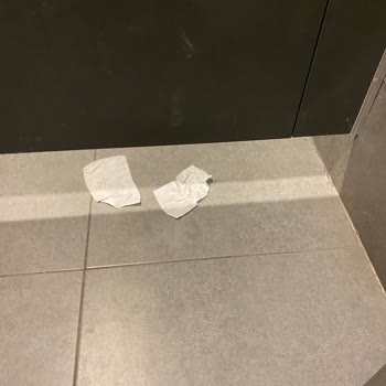 Petrol Ofisi Değirmenaltı İstasyonunda Ücretli Ve Kirli Tuvalet