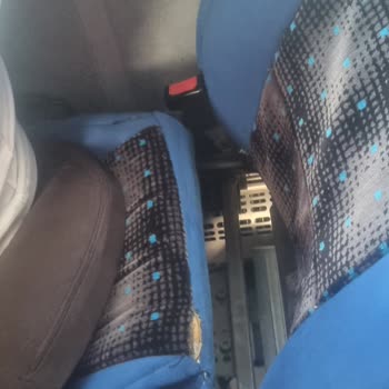 Alaçatı İzmir Turu Otobüsünde Kırık Koltuklar Ve Hijyen Sorunları