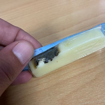 Sütaş Kaşar Peynirinde Açılmadan Görülen Küf, Tüketici Sağlığına Tehdit