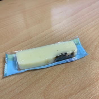 Sütaş Kaşar Peynirinde Açılmadan Görülen Küf, Tüketici Sağlığına Tehdit