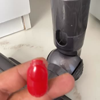 Dyson V15 Süpürge Kırmızı Butonunun Normal Kullanımda Kırılması Ve Ücretsiz Onarım Talebi