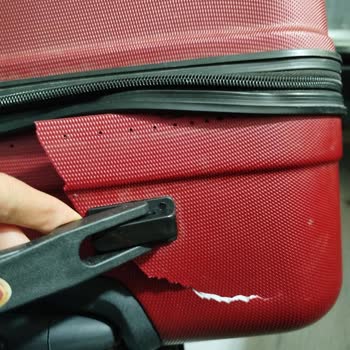 Valizim Seyahat Sırasında Kırıldı Ve Müşteri Hizmetleri Sadece Bilet Teklifi Sunuyor